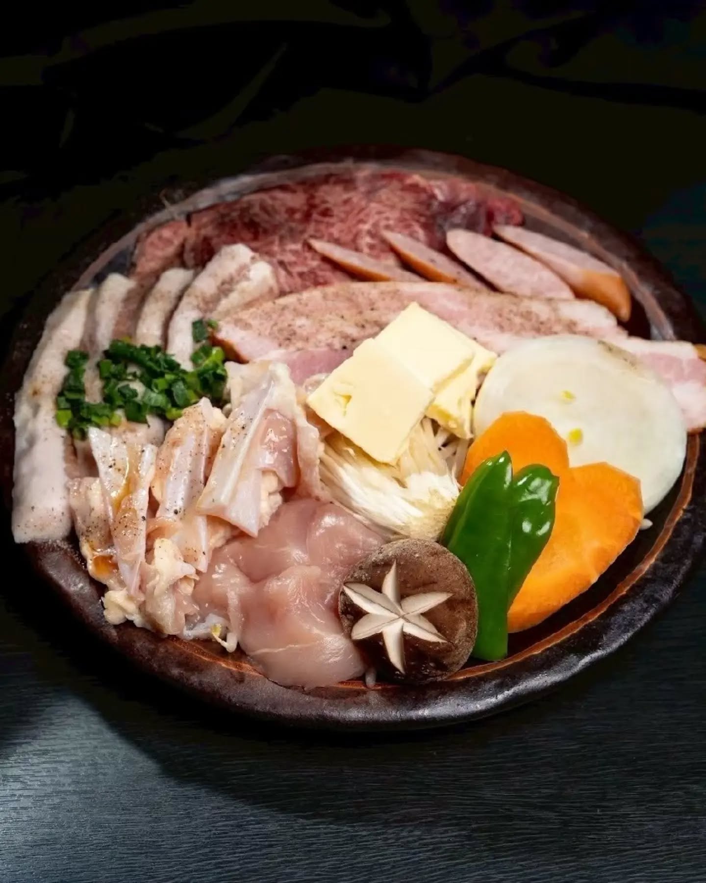 【ジューシーな旨味が溢れる!絶品お肉の鉄板焼き🥩】
