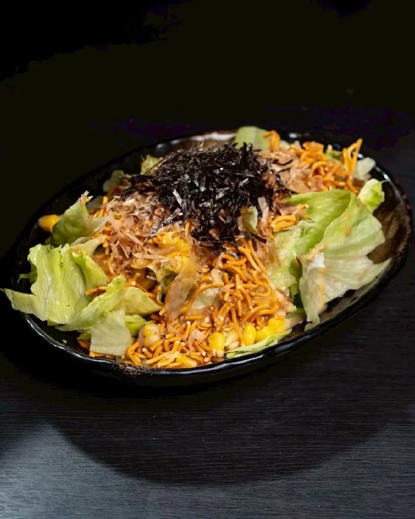 熱々もんじゃの合間に欠かせない、個性的でさっぱり美味しい名物サラダも一緒にいかがですか?